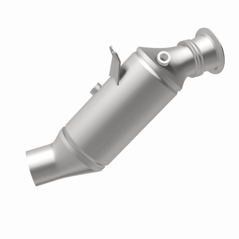 MagnaFlow Direct-Fit Catalytic Converter 2015 BMW 640i/740i Underbody