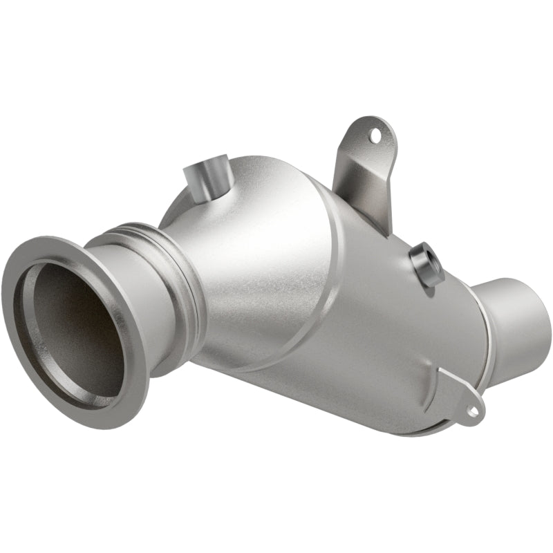 MagnaFlow Direct-Fit Catalytic Converter 2015 BMW 640i/740i Underbody