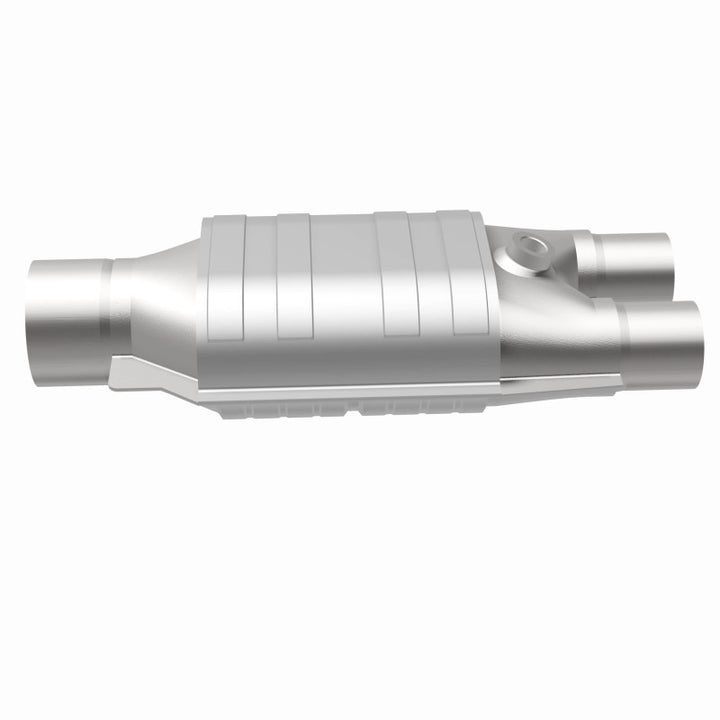 Magnaflow Catalytic Converter Universal 3 Inch/2 Inch Single/Dual with O2 Compatible with 1996-2002 Chevrolet Express 1500/2500 and GMC Savana 1500/2500 - OneFastShop