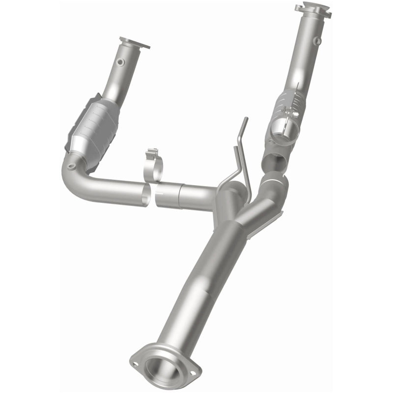 MagnaFlow Direct-Fit Catalytic Converter for 11-16 Chevy Silverado 2500HD/3500HD & GMC Sierra 2500HD/3500HD - OneFastShop