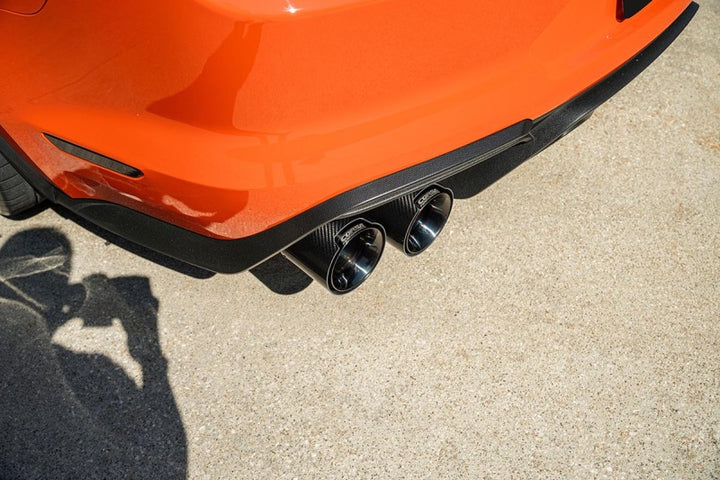 CORSA Xtreme Active Valve Cat-Back Exhaust - Ford Mustang Shelby GT500 2020-2022 - Black Carbon Fiber Tips close up view