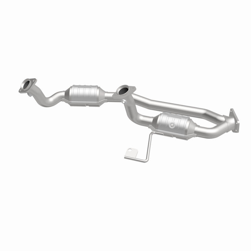MagnaFlow Conv DF Direct-Fit Catalytic Converter for 2001–2003 Ford Windstar 3.8 OEM