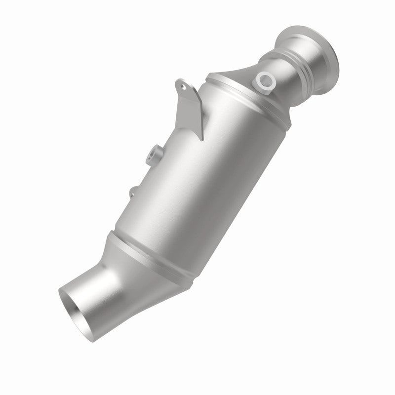 MagnaFlow Direct-Fit Catalytic Converter 2015 BMW 640i/740i Underbody