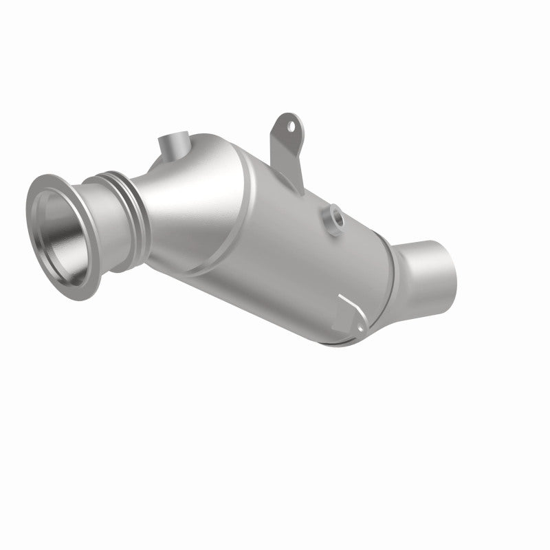MagnaFlow Direct-Fit Catalytic Converter 2015 BMW 640i/740i Underbody