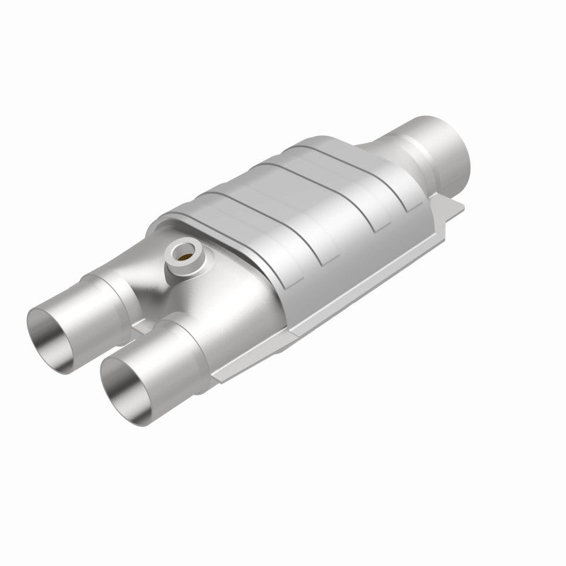 Magnaflow Catalytic Converter Universal 3 Inch/2 Inch Single/Dual with O2 Compatible with 1996-2002 Chevrolet Express 1500/2500 and GMC Savana 1500/2500 - OneFastShop