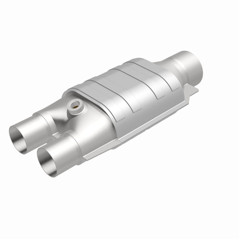 Magnaflow Catalytic Converter Universal 3 Inch/2 Inch Single/Dual with O2 Compatible with 1996-2002 Chevrolet Express 1500/2500 and GMC Savana 1500/2500 - OneFastShop