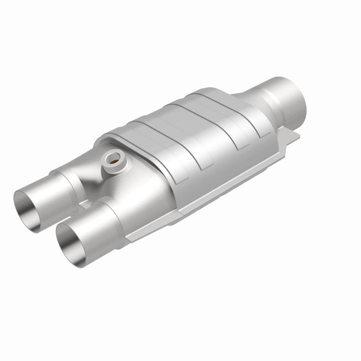 Magnaflow Catalytic Converter Universal 3 Inch/2 Inch Single/Dual with O2 Compatible with 1996-2002 Chevrolet Express 1500/2500 and GMC Savana 1500/2500 - OneFastShop