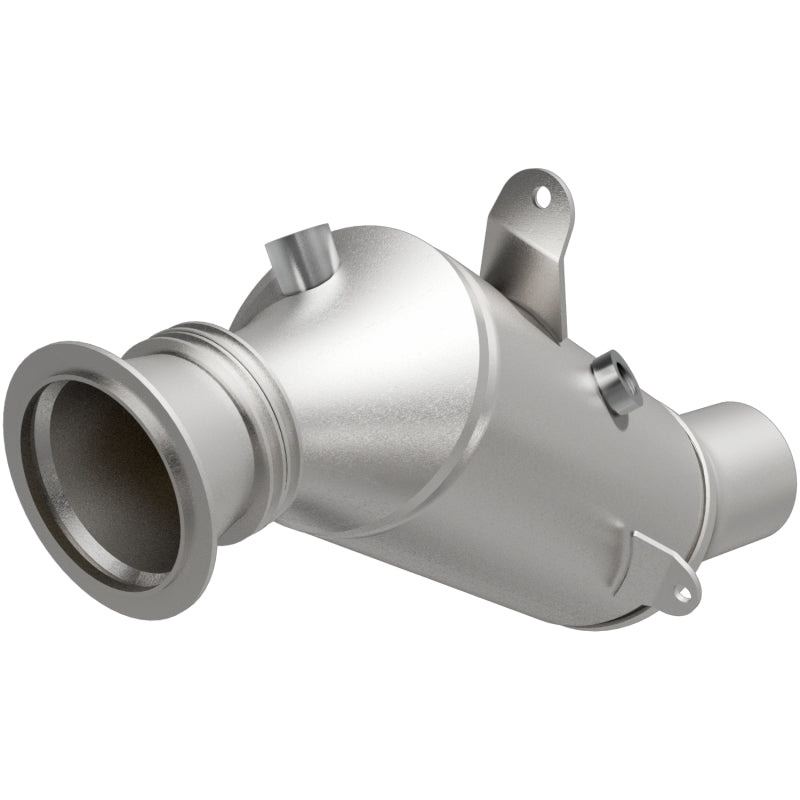 MagnaFlow Direct-Fit Catalytic Converter 2015 BMW 640i/740i Underbody