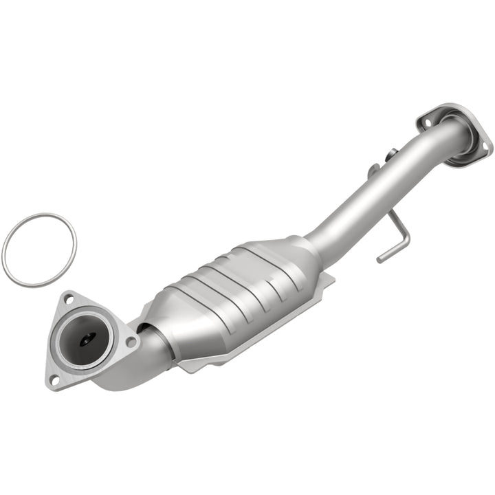 Magnaflow DF Direct-Fit Catalytic Converter for 02-06 Cadillac Escalade / 02-06 GM Yukon (Inc Denali) 6.0L P/S