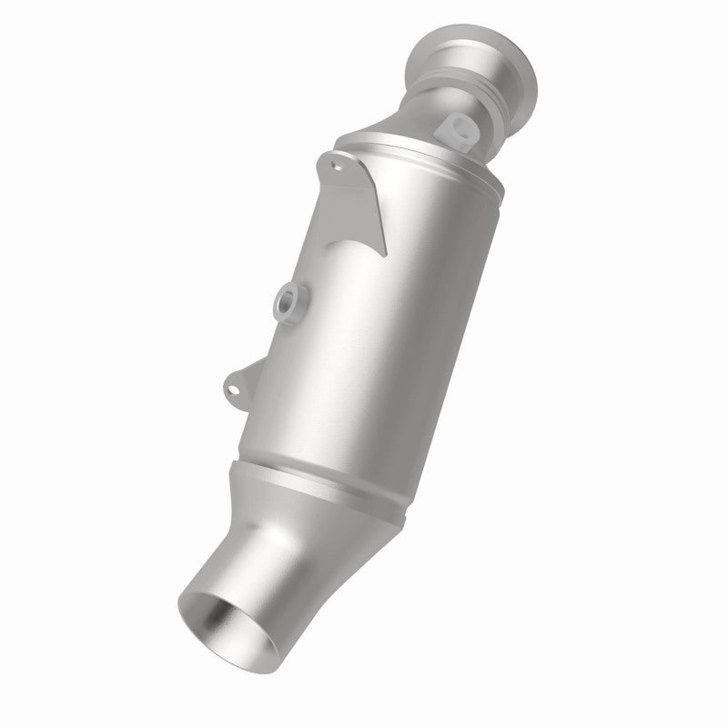 MagnaFlow Direct-Fit Catalytic Converter 2015 BMW 640i/740i Underbody