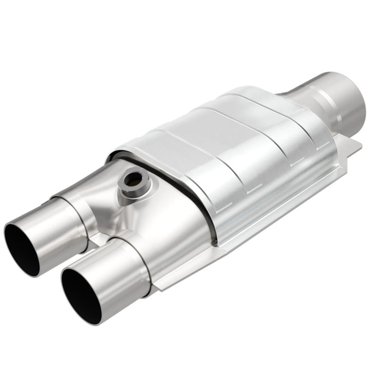 Magnaflow Conv Univ 3inch/2inch Single/Dual w/ O2 for 1996-2002 Chevrolet Express 1500/2500, GMC Savana 1500/2500