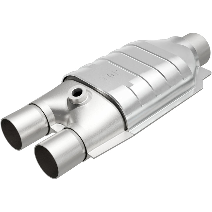 MagnaFlow 4451337 California Grade Universal Catalytic Converter 2.5in - Dodge Ram 1500 / Chevrolet/GMC (1996-2001)