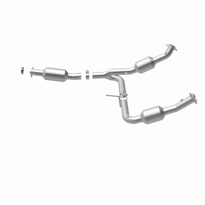 MagnaFlow CARB Compliant Primary Direct-Fit Catalytic Converter - Ford Explorer / Mercury Mountaineer 2004-2005, 360 degree view
