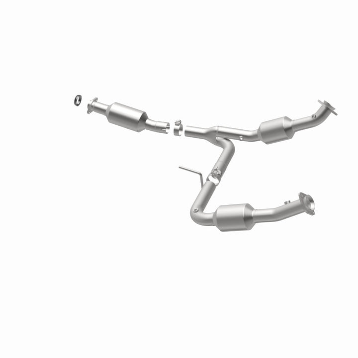 MagnaFlow CARB Compliant Primary Direct-Fit Catalytic Converter - Ford Explorer / Mercury Mountaineer 2004-2005, 360 degree view