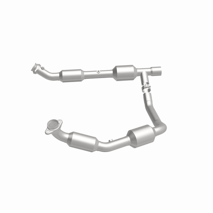 MagnaFlow CARB-Grade Direct-Fit Catalytic Converter - Ford E-350 Super Duty 2005-2008 5.4L, 360 degree view
