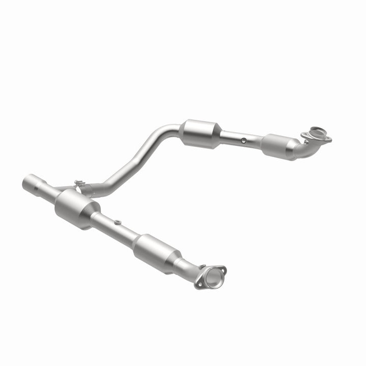 MagnaFlow CARB-Grade Direct-Fit Catalytic Converter - Ford E-350 Super Duty 2005-2008 5.4L, 360 degree view