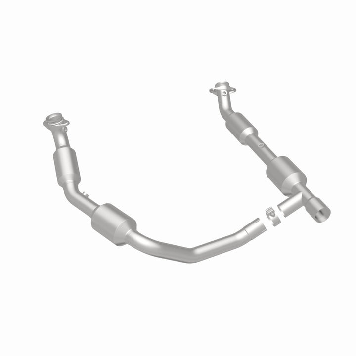 MagnaFlow CARB-Grade Direct-Fit Catalytic Converter - Ford E-350 Super Duty 2005-2008 5.4L, 360 degree view