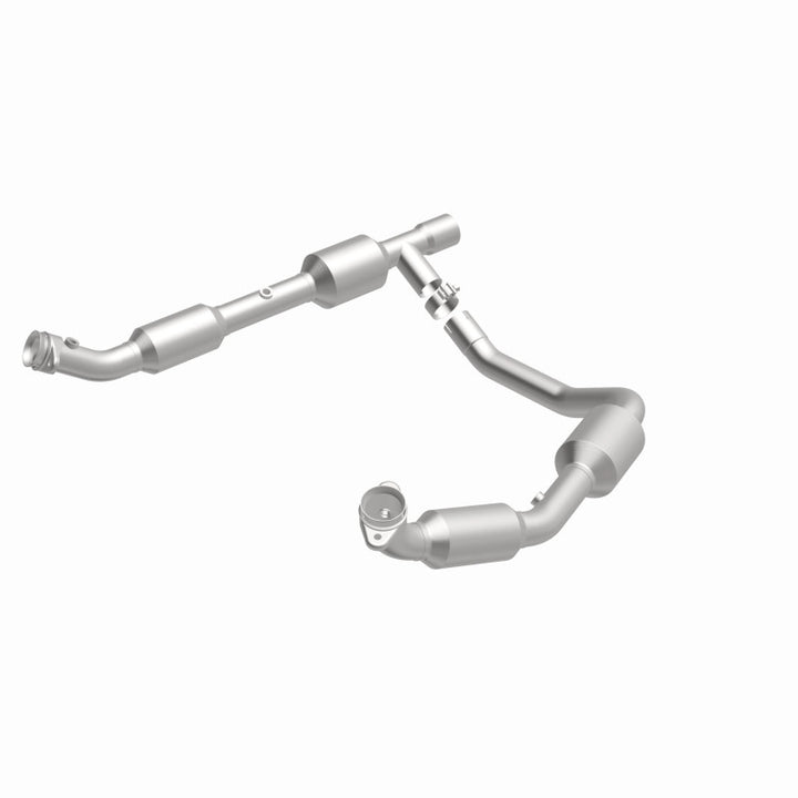 MagnaFlow CARB-Grade Direct-Fit Catalytic Converter - Ford E-350 Super Duty 2005-2008 5.4L, 360 degree view