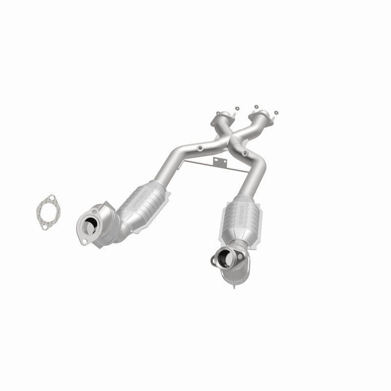 MagnaFlow HM-Grade Direct-Fit Catalytic Converter - Ford Mustang SVT Cobra 1996-1998 4.6L, 360 degree view