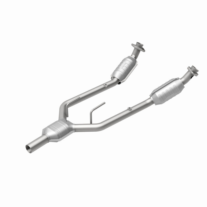 MagnaFlow HM-Grade Direct-Fit Catalytic Converter - Ford Thunderbird / Mercury Cougar 1996-1997 3.8L, view 4
