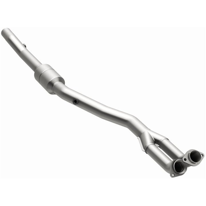 MagnaFlow HM-Grade Direct-Fit Catalytic Converter - BMW 840Ci 1996-1997 4.4L - Driver Side, view 3