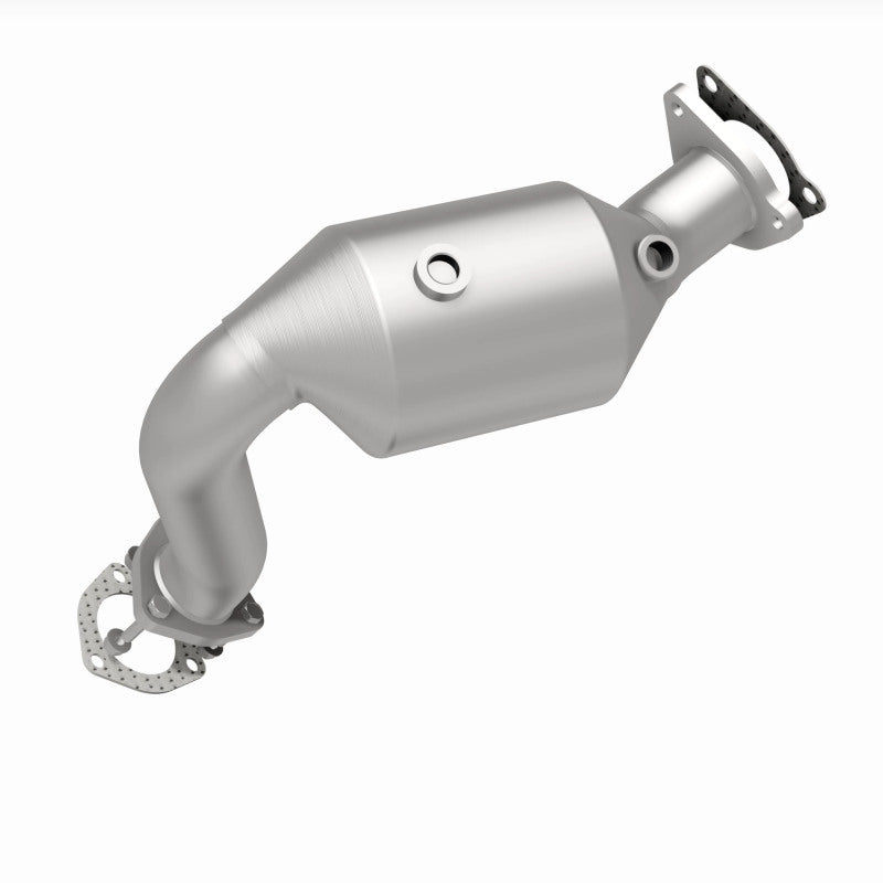 MagnaFlow OEM-Grade Direct-Fit Catalytic Converter - Audi A8 Quattro 2011-2012 4.2L - Close-Coupled, view 3