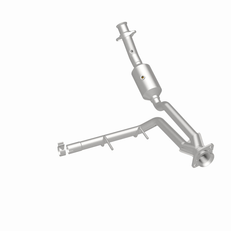 MagnaFlow OEM-Grade Direct-Fit Catalytic Converter - Ford F-150 2015-2020 3.3L/3.5L V6 - Right Underbody, 360 degree view