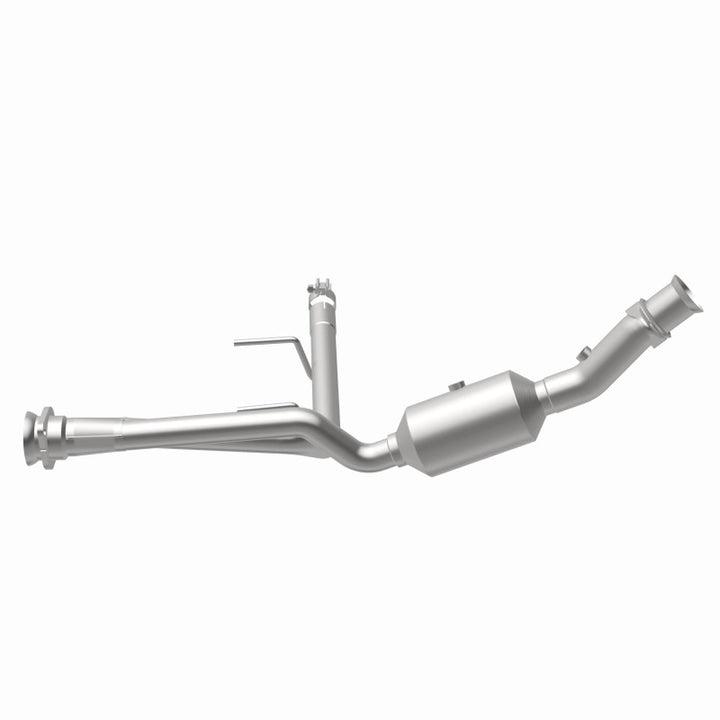 MagnaFlow OEM-Grade Direct-Fit Catalytic Converter - Ford F-150 2015-2020 3.3L/3.5L V6 - Right Underbody, 360 degree view