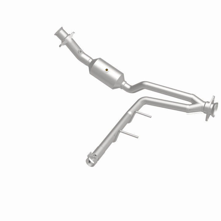 MagnaFlow OEM-Grade Direct-Fit Catalytic Converter - Ford F-150 2015-2020 3.3L/3.5L V6 - Right Underbody, 360 degree view
