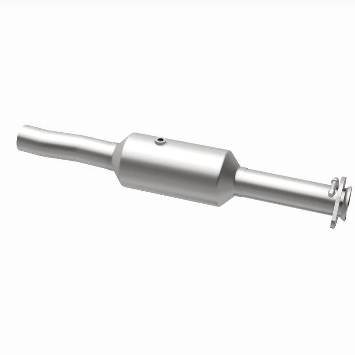 MagnaFlow OEM-Grade Direct-Fit Catalytic Converter - Ford F-350 Super Duty 2009-2010 6.8L - Underbody, view 4