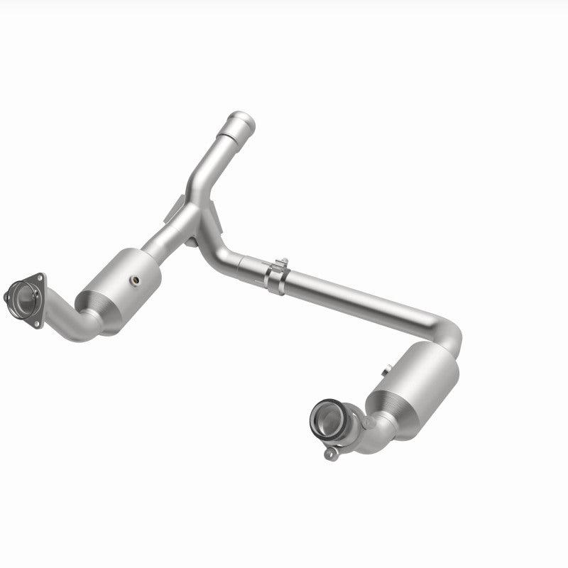 MagnaFlow OEM-Grade Direct-Fit Catalytic Converter - Chevrolet Silverado 1500 2019-2023 4.3L - Underbody, view 15