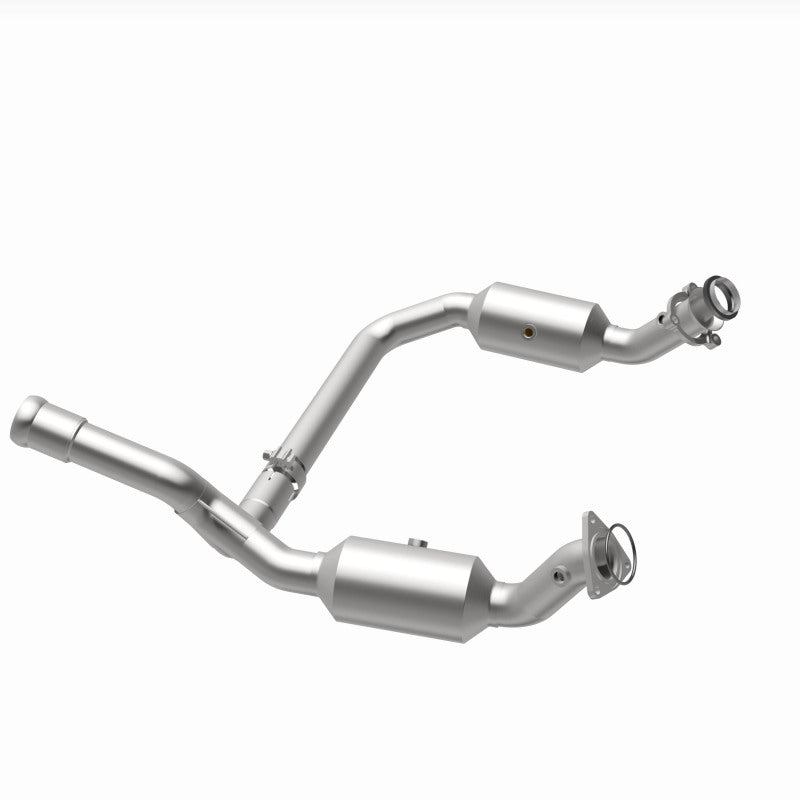 MagnaFlow OEM-Grade Direct-Fit Catalytic Converter - Chevrolet Silverado 1500 2019-2023 4.3L - Underbody, view 24