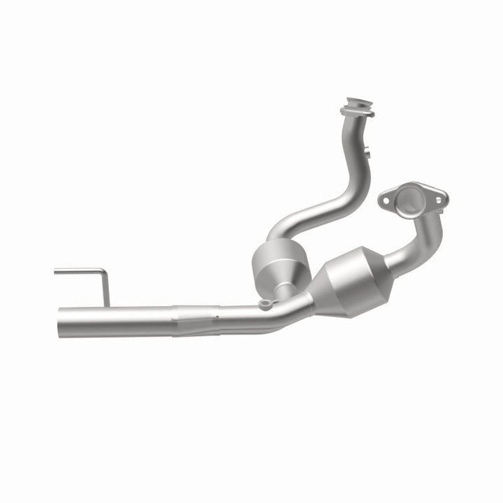 MagnaFlow OEM-Grade Direct-Fit Catalytic Converter - Jeep Grand Cherokee 2002-2004 4.7L, 360 degree view