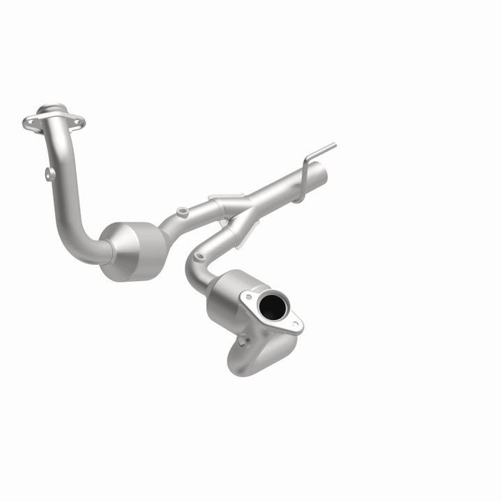 MagnaFlow OEM-Grade Direct-Fit Catalytic Converter - Jeep Grand Cherokee 2002-2004 4.7L, 360 degree view