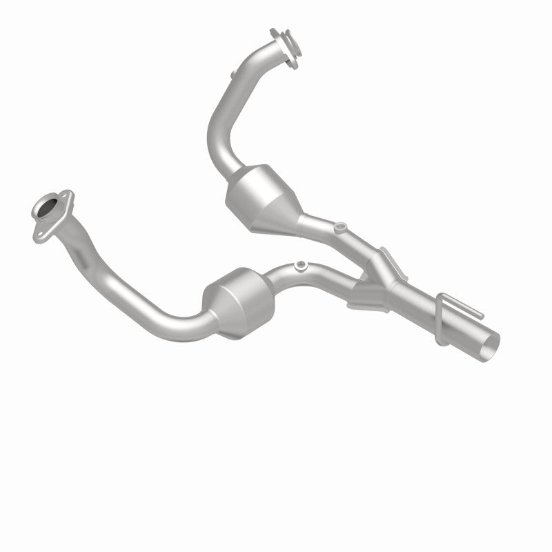 MagnaFlow OEM-Grade Direct-Fit Catalytic Converter - Jeep Grand Cherokee 2002-2004 4.7L, 360 degree view