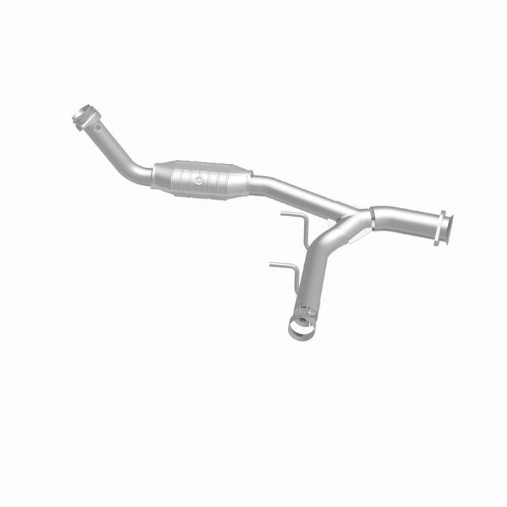 MagnaFlow OEM-Grade Direct-Fit Catalytic Converter - Ford Expedition / Lincoln Navigator 5.4L 2003-2006 - Passenger Side, view 3