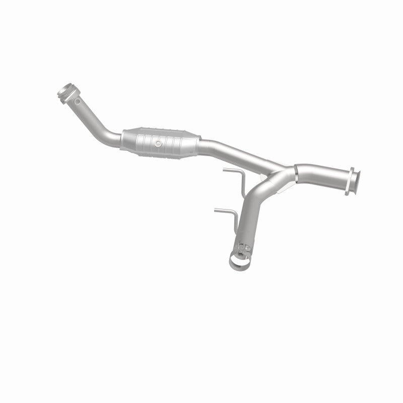 MagnaFlow OEM-Grade Direct-Fit Catalytic Converter - Ford Expedition / Lincoln Navigator 5.4L 2003-2006 - Passenger Side, view 3