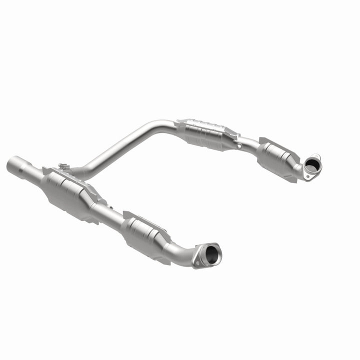 MagnaFlow OEM-Grade Direct-Fit Catalytic Converter - Ford E-150 / E-250 / E-350 Super Duty 5.4L 2004-2008, view 3