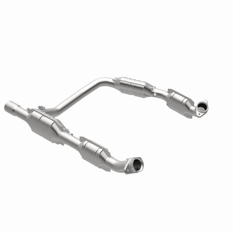 MagnaFlow OEM-Grade Direct-Fit Catalytic Converter - Ford E-150 / E-250 / E-350 Super Duty 5.4L 2004-2008, view 3