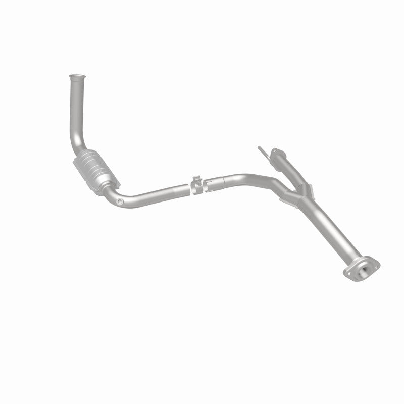 MagnaFlow OEM-Grade Direct-Fit Catalytic Converter - Jeep Liberty 2004 3.7L - Driver Side Front, view 4