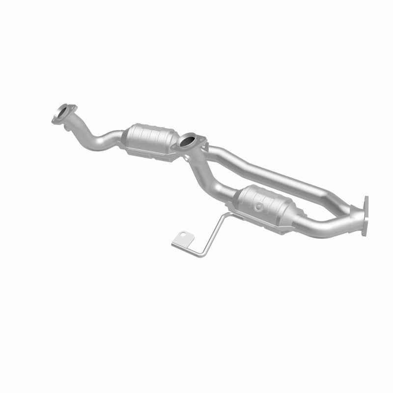MagnaFlow OEM-Grade Direct-Fit Catalytic Converter - Ford Windstar 2001-2003 3.8L, 360 degree view