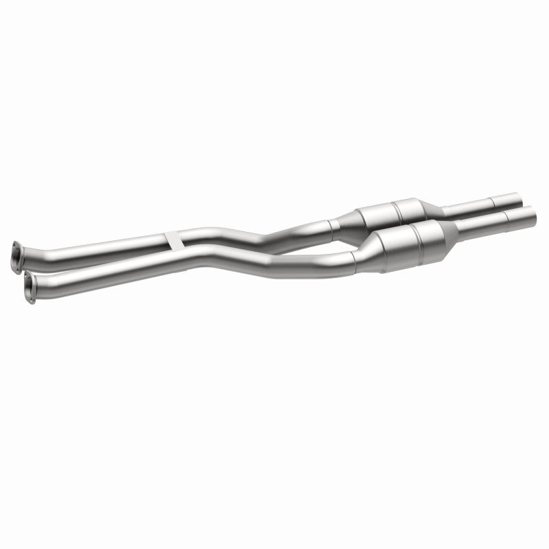 MagnaFlow OEM-Grade Direct-Fit Catalytic Converter - BMW 325i / 330i 2.5L / 3.0L 2001-2006 - Rear, view 38