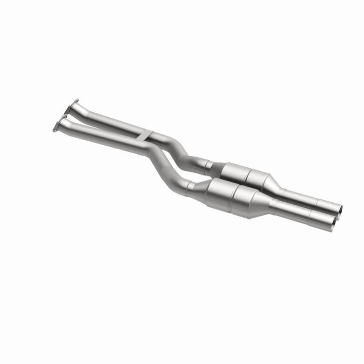 MagnaFlow OEM-Grade Direct-Fit Catalytic Converter - BMW 325i / 330i 2.5L / 3.0L 2001-2006 - Rear, view 40