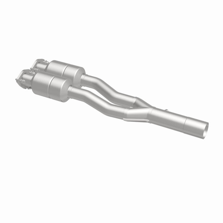 MagnaFlow OEM-Grade Direct-Fit Catalytic Converter - Audi TT Quattro 2000-2006 - Driver Side, 360 degree view