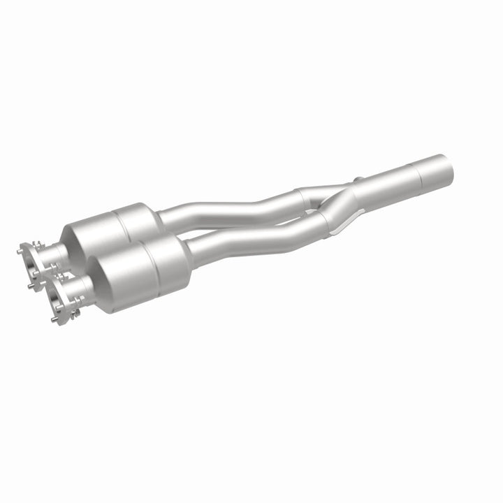 MagnaFlow OEM-Grade Direct-Fit Catalytic Converter - Audi TT Quattro 2000-2006 - Driver Side, 360 degree view