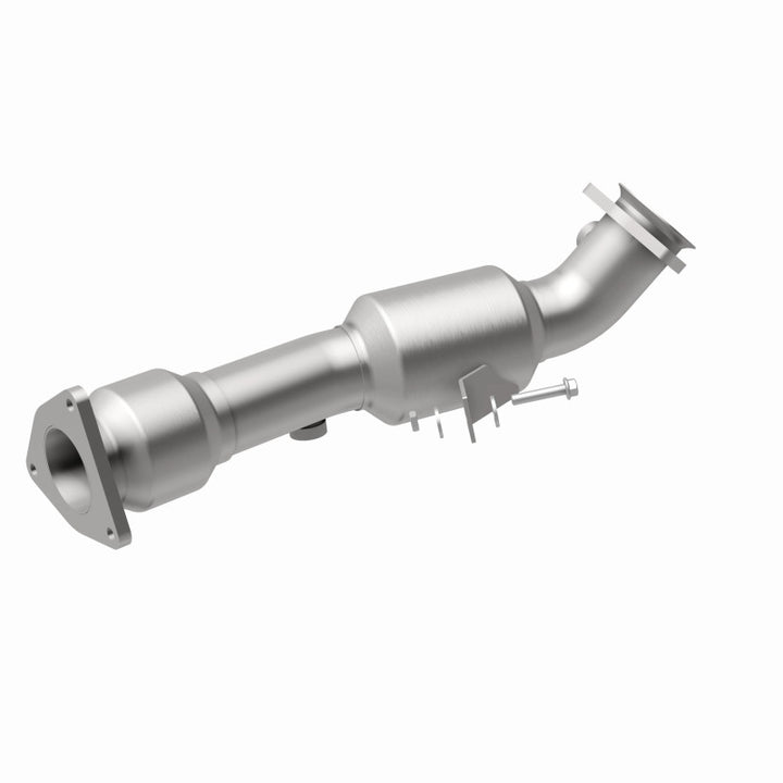 MagnaFlow OEM-Grade Direct-Fit Catalytic Converter - Volkswagen Touareg 2004-2007 4.2L - Passenger Side, view 3