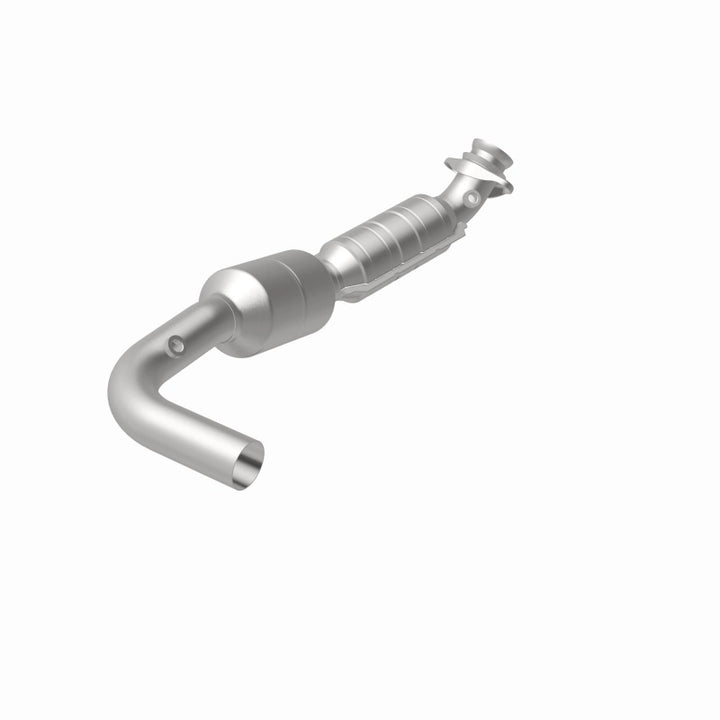 MagnaFlow OEM Grade Direct-Fit Catalytic Converter - Ford E-150 / E-250 4.6L 2005-2007 - Driver Side, 360 degree view
