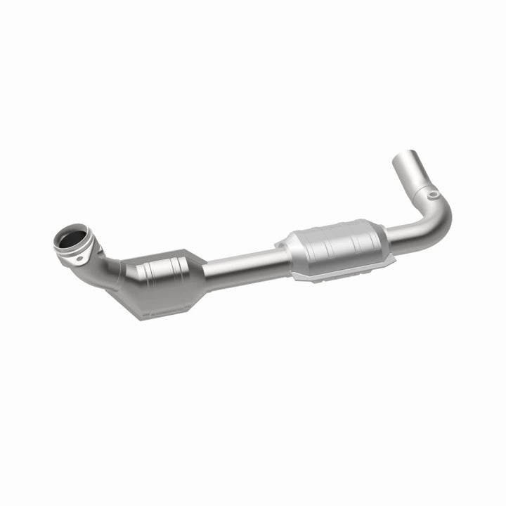MagnaFlow OEM-Grade Direct-Fit Catalytic Converter - Ford E-150 E-250 Econoline 2000-2004 4.6L - Driver Side, view 3