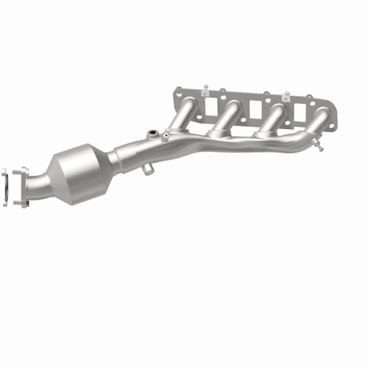 MagnaFlow OEM Grade Direct-Fit Manifold Catalytic Converter - Nissan Titan / Armada 2016-2022 - Left Side, 360 degree view