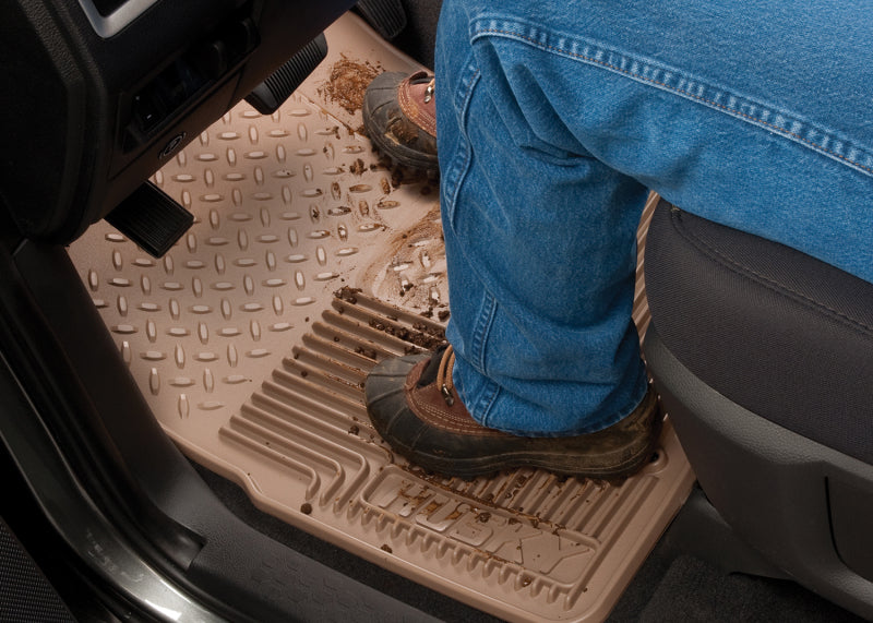 Husky Liners Universal Classic Style Center Hump Black Floor Mat (w/o Shifter Console).